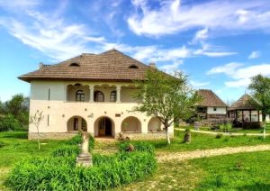 Muzeul arhitecturii populare din Gorj – Curtișoara